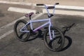 sunday-street-sweeper-bmx-20-rower-rad-fahrrad-kolo-bike-rhd-lhd-jake-seeley-blue-lavender (1).webp