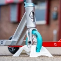 core-floor-stand-stojak-hulajnoge-wyczynowa-stander-stunt-scooter-white (4).webp