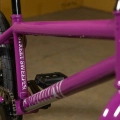 sunday-street-sweeper-jake-seelay-20-bmx-rower-fahrrad-rad-kolo-berry (5).webp